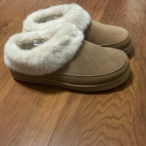 Clarks Fuzz slippers